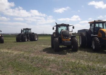 A Julio Molteni le secuestraron los tractores porque no pudo pagar dos cuotas y hoy está sin trabajar a pesar de que la justicia ordenó que se los restituyan