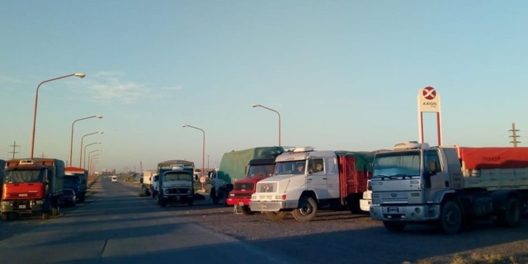 Alberto Fernández recibió a representantes institucionales del sector transportista en pleno conflicto con autoconvocados