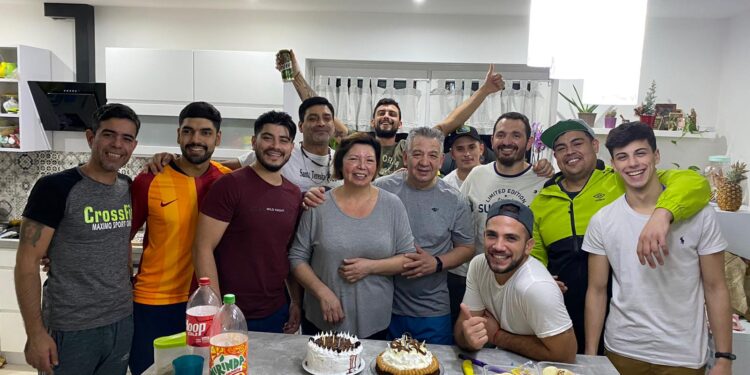 Despostadores argentinos de exportación: El trabajador cárnico Vicente Larrosa se fue a Polonia con un envidiable contrato laboral