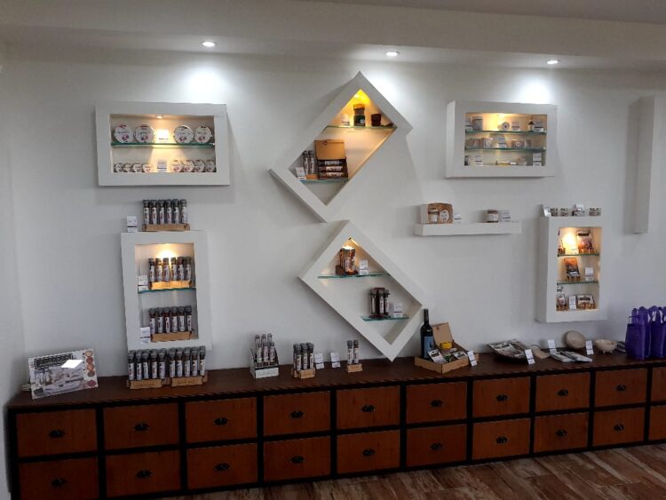 Entre las sierras de Córdoba funciona una especie de bóveda para atesorar… bulbos de azafrán