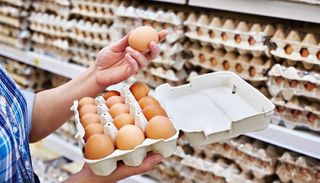 El dilema del huevo: Precios cuidados y productores descuidados ya provocan el cierre de granjas avícolas