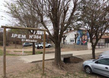 Ulises Bustos lamenta haber tenido que dejar de estudiar en un colegio rural cerrado por la pandemia: “Encontré un trabajo y fui detrás de el”