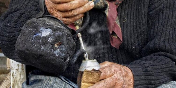 “Cuando no tengas ni fe ni yerba de ayer secándose al sol…” Acordate que casi 40% del precio del mate son impuestos