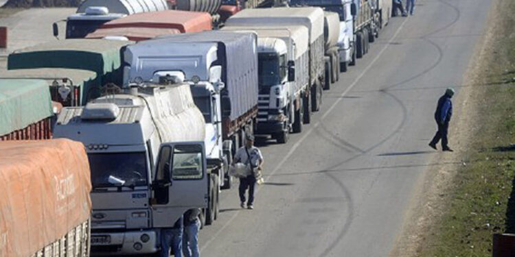 Hace 21 días que no ingresan camiones a Quequén y Bahía Blanca: “No pueden trabajar acopios, cooperativas, personal del puerto y transportistas que quieren pero no pueden porque están amenazados”, alerta Carlos Sosa