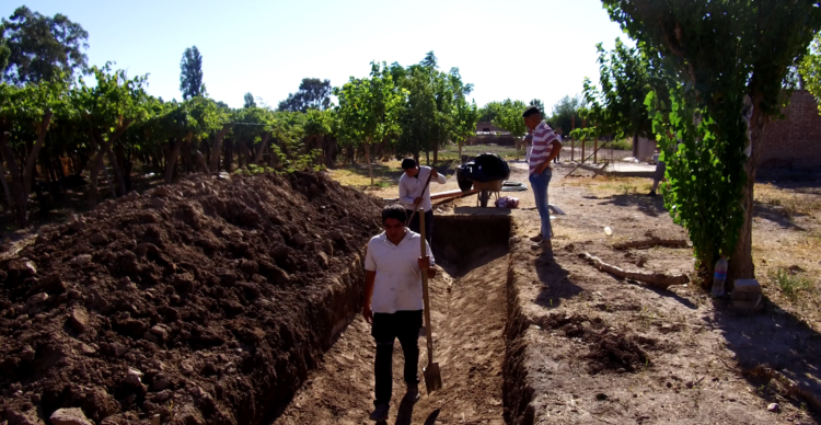 La economía circular empieza por casa: una empresa argentina fabrica biodigestores en bolsa aptos para la agricultura familiar