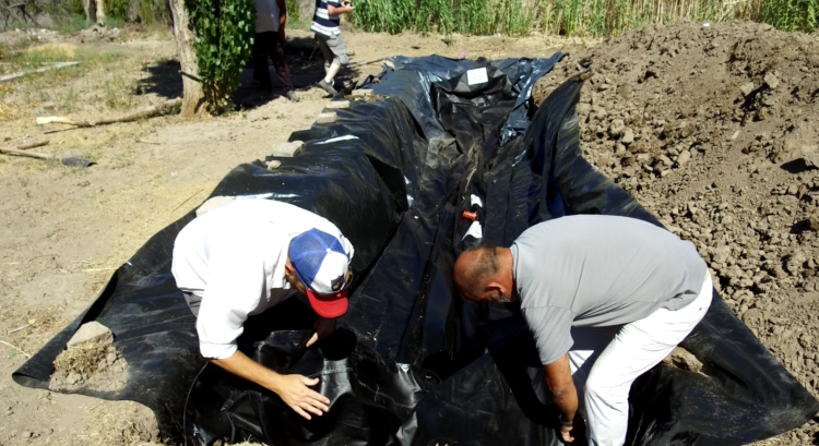 La economía circular empieza por casa: una empresa argentina fabrica biodigestores en bolsa aptos para la agricultura familiar
