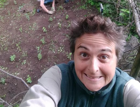 El “proyecto peperina”: Lola Gómez integra un grupo de productores que intenta domesticar y desarrollar el cultivo de la planta más tradicional de Córdoba