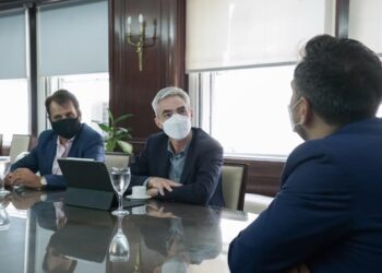 Crearon un “observatorio” para velar por la “transparencia e integridad” en el proceso de licitación del servicio de dragado de la Hidrovía