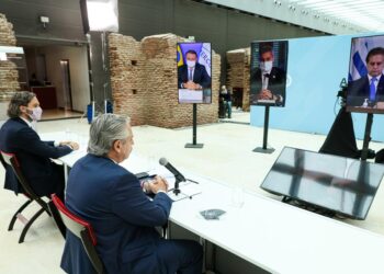 Uruguay, Brasil y Paraguay quieren “flexibilizar” el Mercosur para desembarazarse de la Argentina: Alberto deslizó que el país podría abandonar el bloque