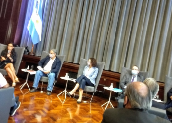 Educando al gobernante: Casafe y Ciafa se reunieron con funcionarios del Poder Ejecutivo para explicarles que los agroinsumos son productos dolarizados