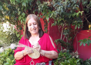 Nelly Cardozo “cose” el espartillo y la palma en Iberá: “Tengo la memoria en los dedos”