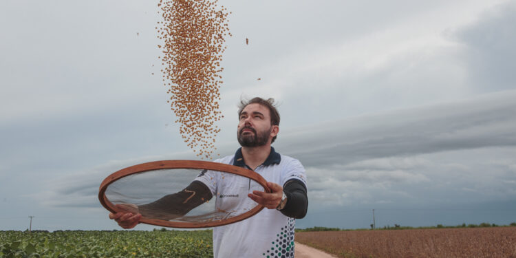 Gracias a la soja podemos aumentarnos el sueldo como país ¿Lo estamos haciendo?