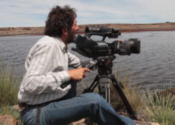 Marcelo Viñas es biólogo y documentalista: “Desmontar un bosque milenario para cultivar soja es un acto abominable que sólo tiene sentido en una sociedad alienada”