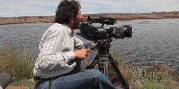 Marcelo Viñas es biólogo y documentalista: “Desmontar un bosque milenario para cultivar soja es un acto abominable que sólo tiene sentido en una sociedad alienada”