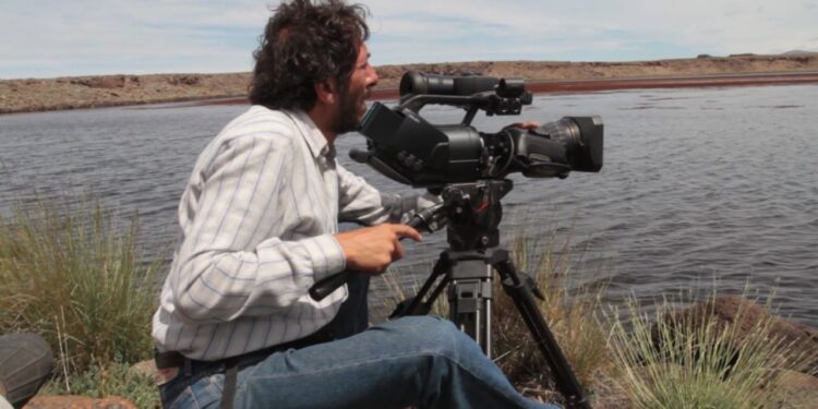 Marcelo Viñas es biólogo y documentalista: “Desmontar un bosque milenario para cultivar soja es un acto abominable que sólo tiene sentido en una sociedad alienada”