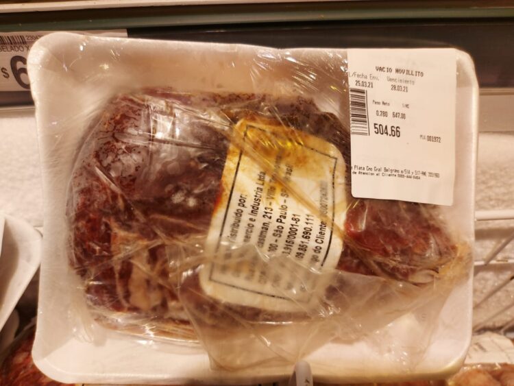 No hay dólares para importar neumáticos, pero las divisas sí aparecen para que ingrese… ¿carne vacuna de Brasil?