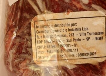 No hay dólares para importar neumáticos, pero las divisas sí aparecen para que ingrese… ¿carne vacuna de Brasil?