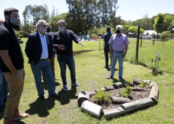 Todo tiene explicación: Basterra, primer ministro de Agricultura que visita Almirante Brown, tiene funcionarios que derivan dinero público hacia su propio distrito