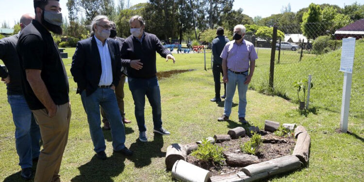 Todo tiene explicación: Basterra, primer ministro de Agricultura que visita Almirante Brown, tiene funcionarios que derivan dinero público hacia su propio distrito