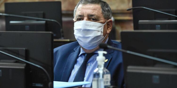 Alfredo de Angeli también quiere ceder tierras fiscales a los pequeños productores, pero a través de un instituto técnico que no haga política