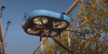¿Una solución de largo plazo al problema de la mano de obra? Presentaron en Israel unos robots voladores que cosechan fruta