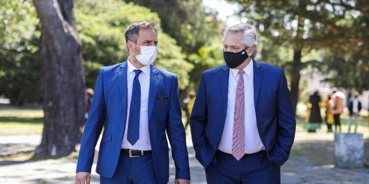 Incendios: Ahora se determinó que hasta los seguros de sepelio deberán pagar el nuevo impuesto para financiar el fideicomiso gestionado por Cabandié