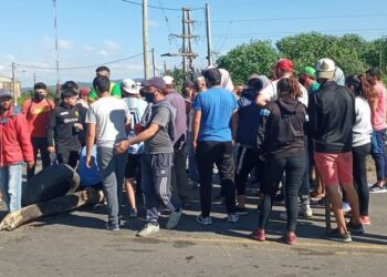 Continúa el conflicto que paraliza la cosecha del limón en Tucumán: Trabajadores autoconvocados siguen cortando las rutas en reclamo de mejoras salariales
