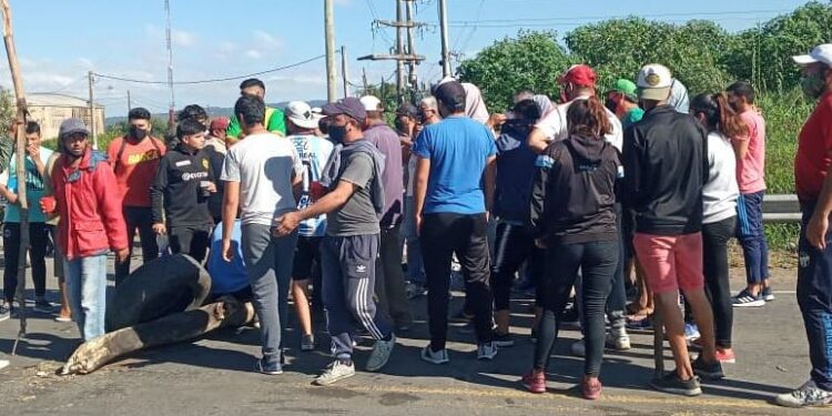 Continúa el conflicto que paraliza la cosecha del limón en Tucumán: Trabajadores autoconvocados siguen cortando las rutas en reclamo de mejoras salariales