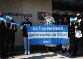 Con esto nos salvamos: “Evita” fue hasta la puerta del FMI para pedir que Argentina pueda cancelar su deuda con superávit ecológico