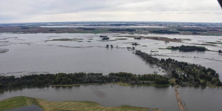 Sigue sin ser posible hacer un seguimiento de los fondos que pagás para combatir inundaciones cada vez que llenás el tanque
