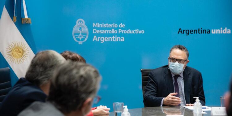 Comenzó la intervención del mercado cárnico: Intiman a 16 frigoríficos para que revaliden los valores declarados de exportación