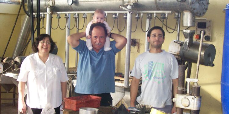 La familia Pizarro: Tres generaciones unidas por el tradicional dulce de membrillo rubio de San Juan