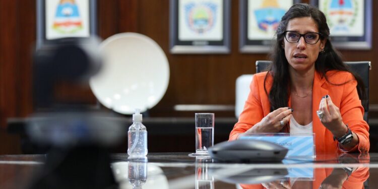 Paula Español: “Si seguimos viendo comportamientos especulativos, no nos va a temblar el pulso de cerrar las exportaciones de carne”