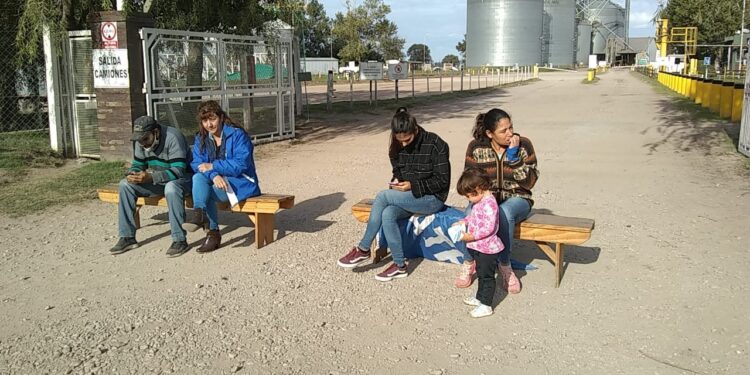 La UATRE bloquea una planta de Cargill pidiendo que contraten a su gente y logra un aval de las autoridades laborales