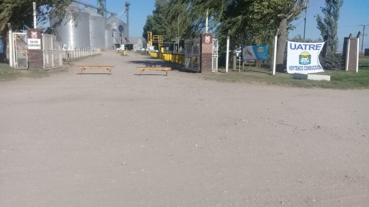 La UATRE bloquea una planta de Cargill pidiendo que contraten a su gente y logra un aval de las autoridades laborales