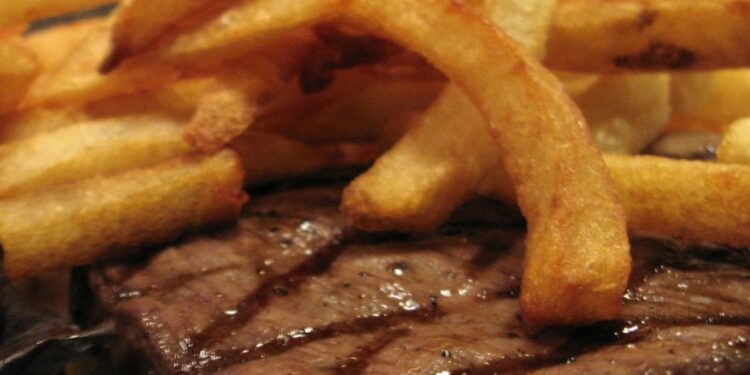 Fuerte salto del consumo de papa: Llegó el día en que las fritas ocupan más espacio que los bifes en el plato