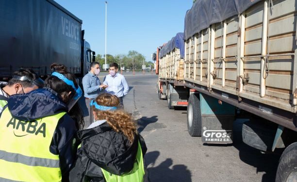 ARBA salió a controlar camiones en plena cosecha, aunque su titular parece saber poco de agro, transporte, geografía y hasta matemáticas