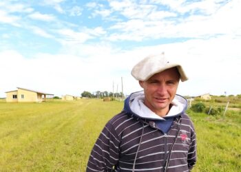 Hernán Gagolin siempre mantuvo sus animales en campos arrendados, pero ahora pudo mudarlos a un lote propio: “Lo tomo como una bendición”