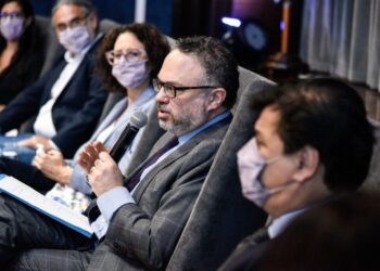 Tengo el corazón con agujeritos: El Ministerio de Agricultura quedó fuera de un programa de estímulo a las exportaciones lanzado por Kulfas y Guzmán