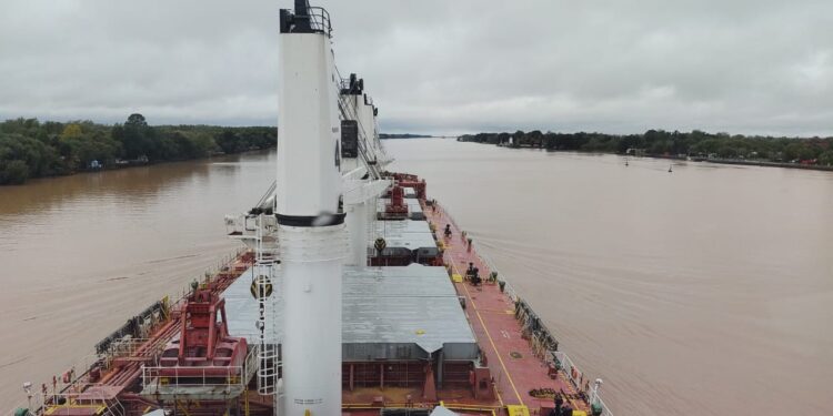 ¿Qué hacemos con la Hidrovía? Capitán, práctico y ex funcionario, Gustavo Deleersnyder afirma que “ahora es el momento de poner el río al nivel del primer mundo”