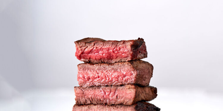 Entre Mauricio y Alberto, la oferta de carne vacuna para los argentinos se redujo más de 20%