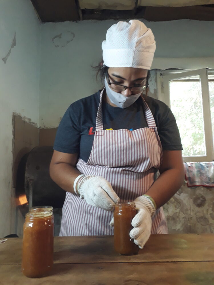 Laura y Matías cumplieron su sueño de irse a vivir a Almeyra: Elaboran mermeladas cargadas de mimos 