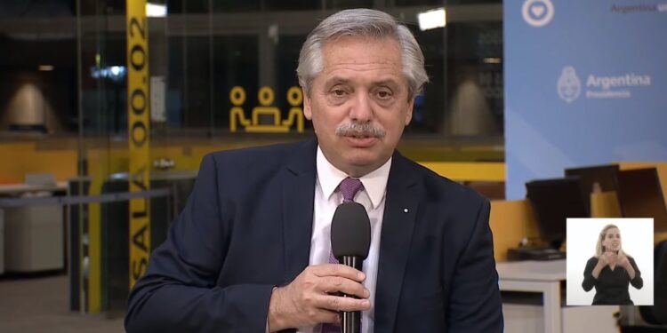 Alberto Fernández afirmó que no levantará el cierre de las exportaciones de carne vacuna hasta que no bajen los precios