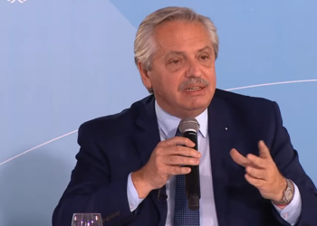 Alberto Fernández insiste en afirmar que los argentinos pagan por la carne lo mismo que los franceses: “La puja sectorial de algún modo tiene que encontrar un límite”