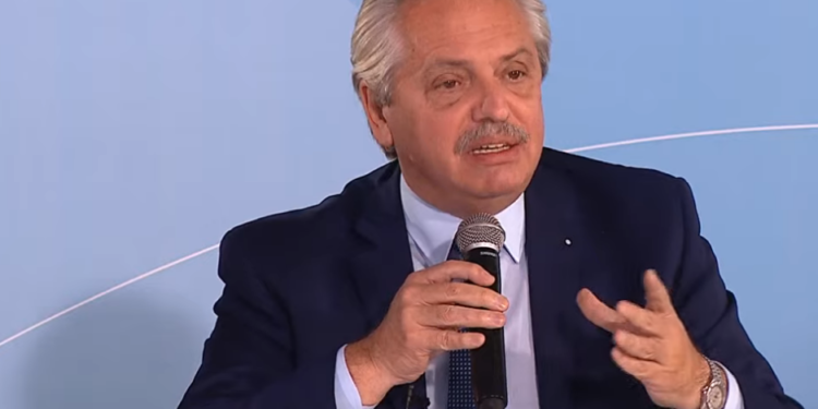 Alberto Fernández insiste en afirmar que los argentinos pagan por la carne lo mismo que los franceses: “La puja sectorial de algún modo tiene que encontrar un límite”
