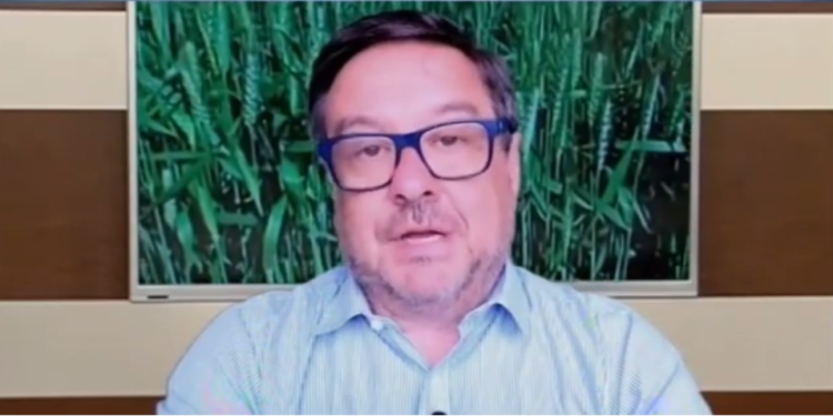 Carlos Etchepare: “La forma de defender el negocio es parar la comercialización de soja y no la de carne”