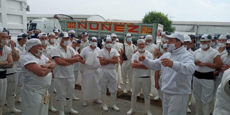Los trabajadores son las primeras víctimas de la intervención cárnica luego de que el sector creara más de 6000 nuevos empleos en los últimos tres años