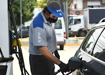 Estado Presente: El gasoil ahora es más barato en Uruguay que en la Argentina