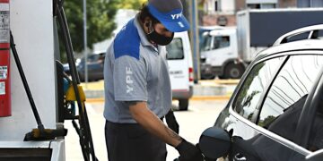 Estado Presente: El gasoil ahora es más barato en Uruguay que en la Argentina