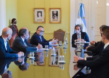 El gobierno anuncia que las Pymes que exporten menos de 500.000 dólares dejarán de pagar retenciones